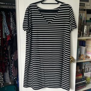 V neck shift dress T-shirt dress short sleeves never worn